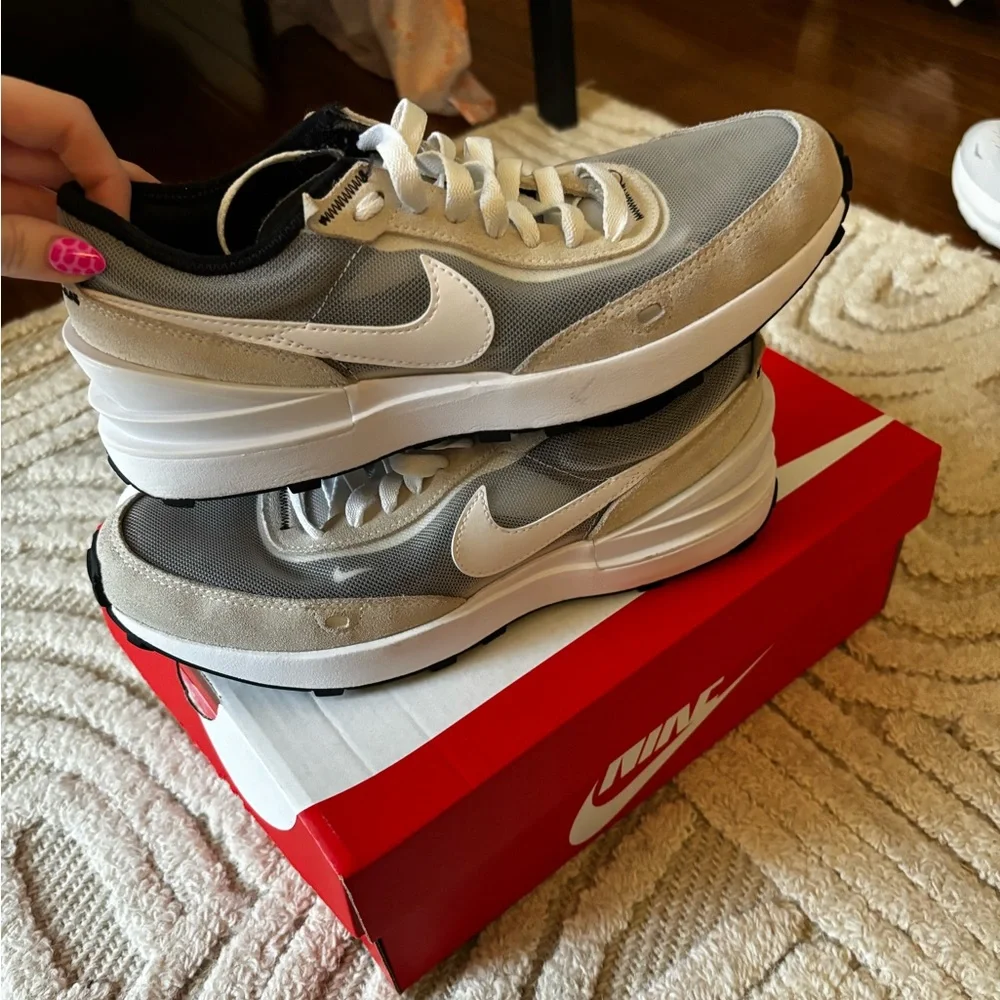 Nike waffle one size 5Y